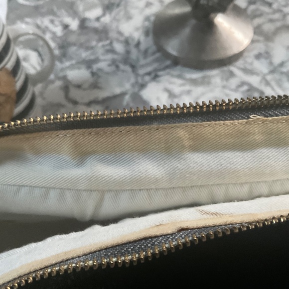 Authentic Gucci bag , painted and conditioned - Picture 11 of 12